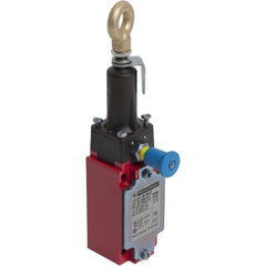 Telemecanique XY2CJS19H7 Latching emergency stop rope pull switch, Telemecanique rope pull switches XY2C, e XY2CJ, straight, 2NC+1 NO, 1/2" NPT | Blackhawk Supply