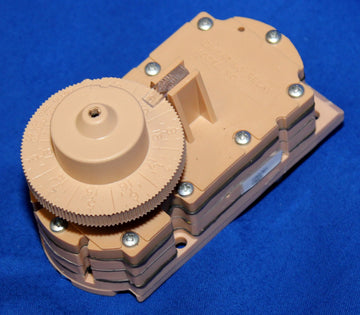 Crandall Stats & Sensors 2353-502 Diverting Relay – SPDT Pneumatic Snap Acting Switching – 4.5 to 20 PSIG Setpoint – 2 to 4 PSIG Diff.  | Blackhawk Supply